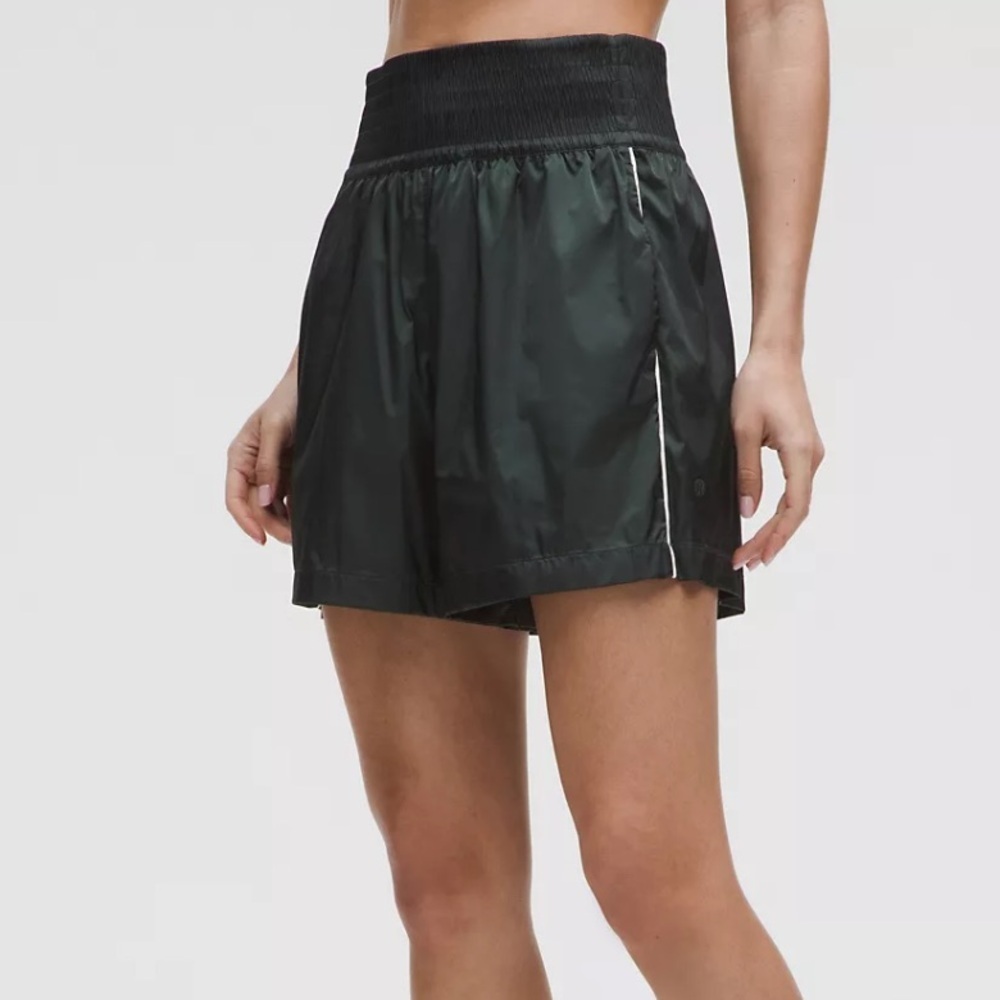 Lululemon Stretch Satin Nylon Super-High-Rise Short 5" green shorts M
